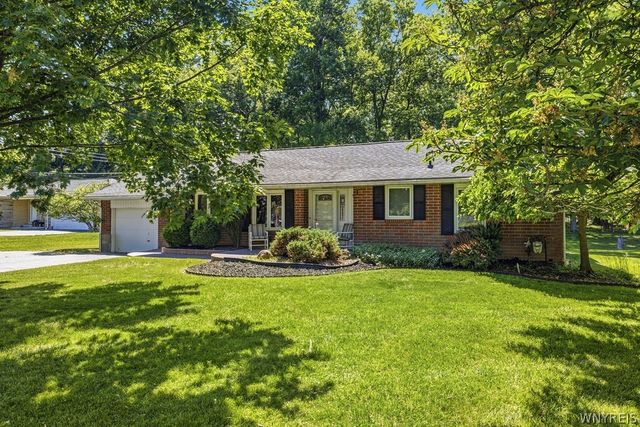 54 Faahs Drive, Orchard Park, NY 14127