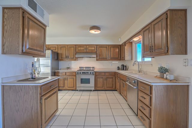12917 Deer Dancer Trail NE, Albuquerque, NM 87112