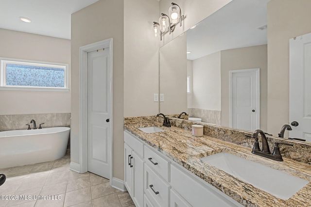 5175 Watson View Drive, Nesbit, MS 38651