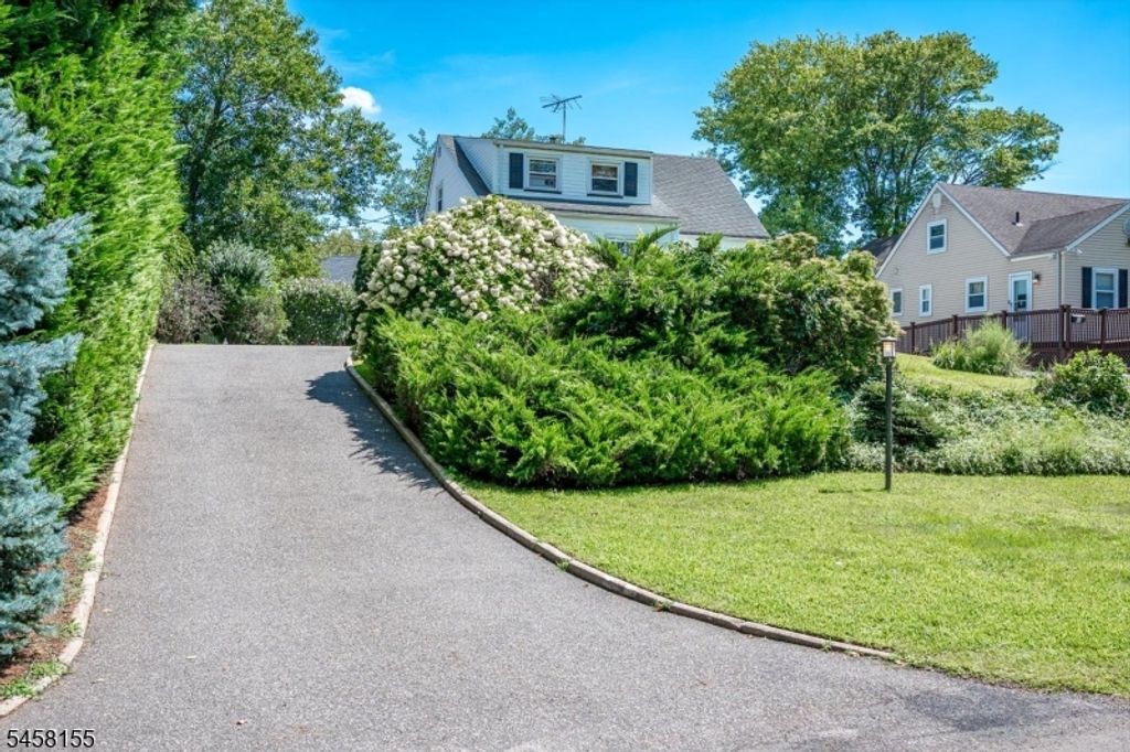 97 Union County Pkwy, Clark Twp., NJ 07066 — photo 3