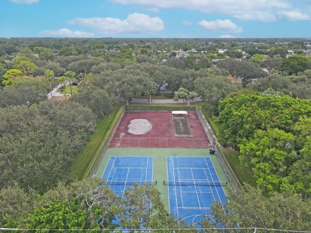 3680 ARELIA Drive S, Delray Beach, FL 33445