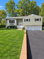343 Ehrhardt Road, Pearl River, NY 10965