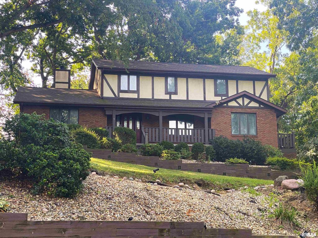 3912 W Bluffs Road, Springfield, IL 62711