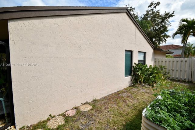 701 Blue Ridge Way, Davie, FL 33325