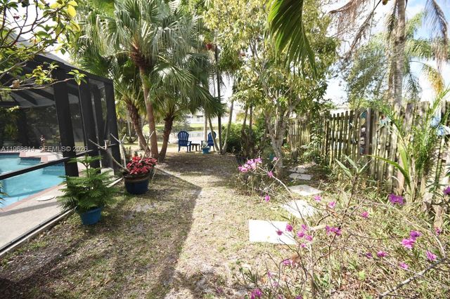 701 Blue Ridge Way, Davie, FL 33325