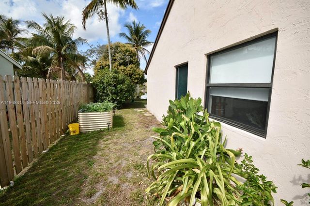 701 Blue Ridge Way, Davie, FL 33325