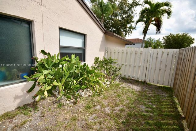 701 Blue Ridge Way, Davie, FL 33325