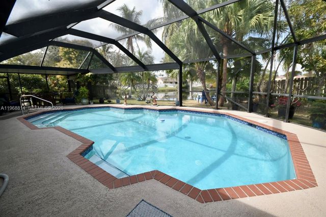 701 Blue Ridge Way, Davie, FL 33325