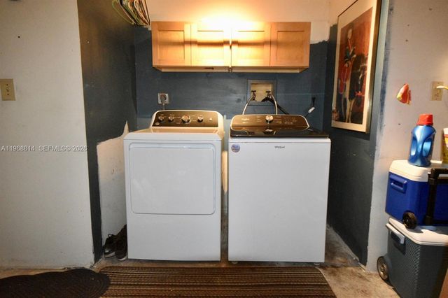 701 Blue Ridge Way, Davie, FL 33325