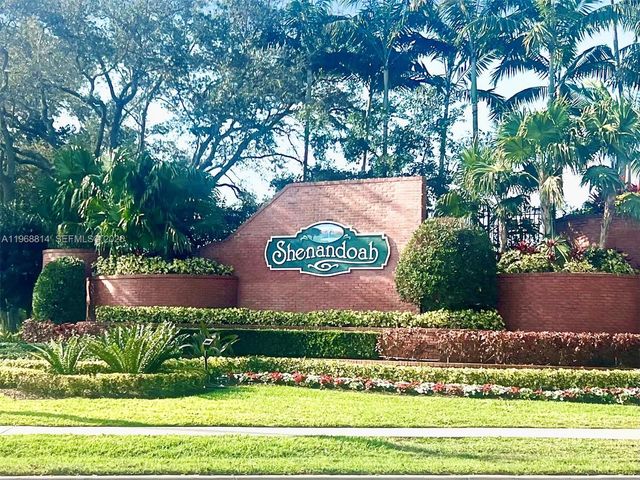 701 Blue Ridge Way, Davie, FL 33325