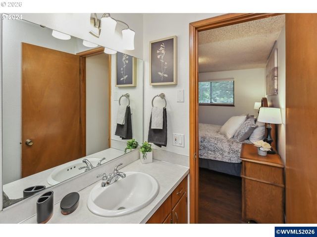 2420 Willona Dr Dr, Eugene, OR 97408