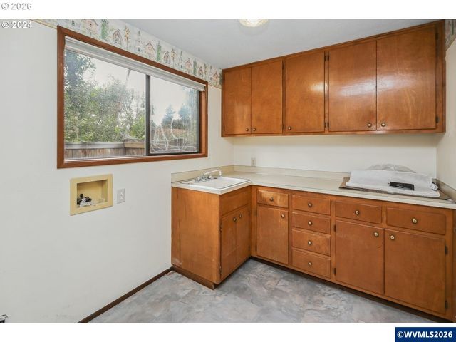 2420 Willona Dr Dr, Eugene, OR 97408