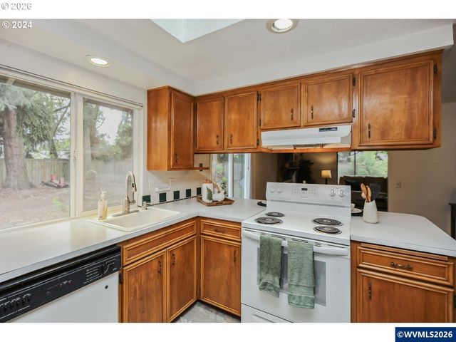 2420 Willona Dr Dr, Eugene, OR 97408