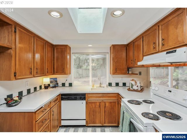 2420 Willona Dr Dr, Eugene, OR 97408