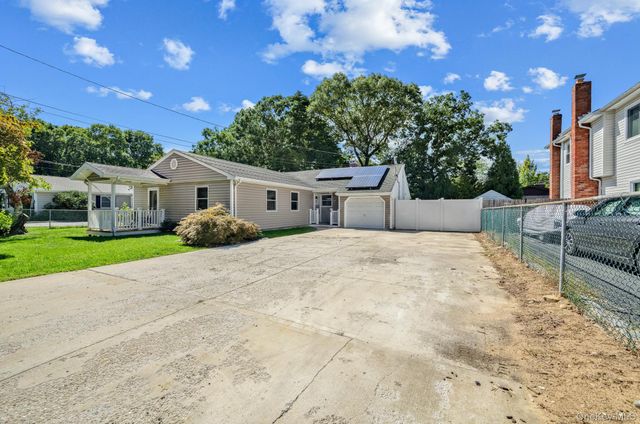 469 Carnation Drive, Shirley, NY 11967