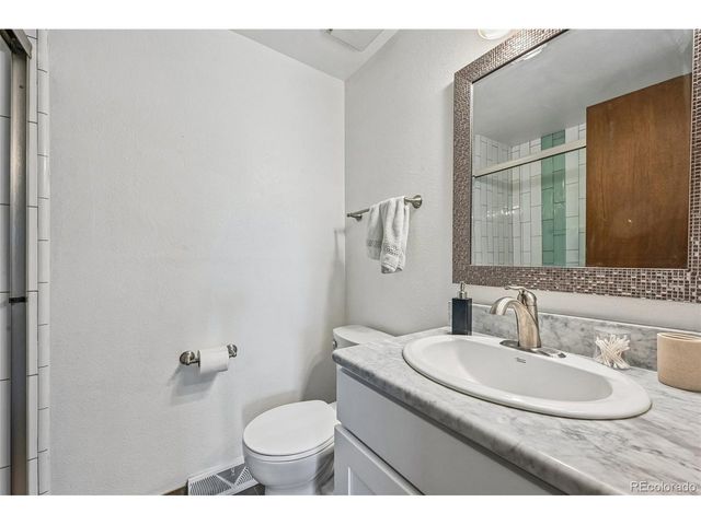 7101 W Yale Ave 902, Denver, CO 80227