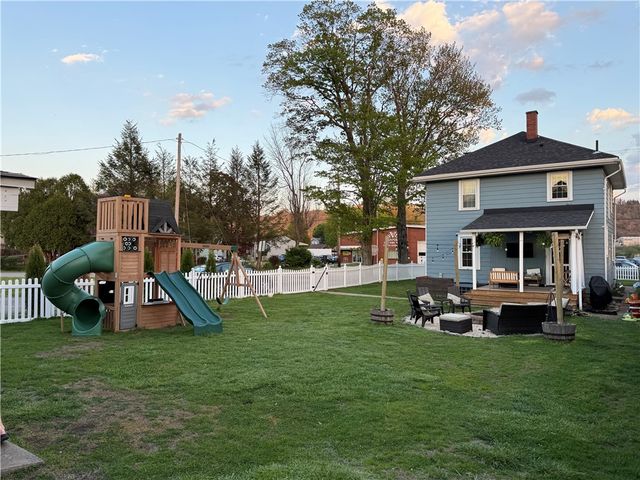 442 Jefferson Ave, Vanport, PA 15009