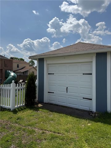 442 Jefferson Ave, Vanport, PA 15009