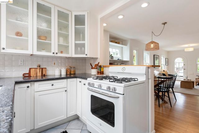1905 Chestnut St, Berkeley, CA 94702