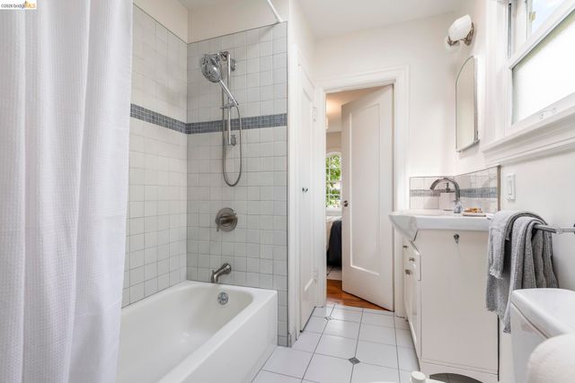 1905 Chestnut St, Berkeley, CA 94702