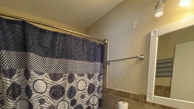 690 Renee Drive, South Elgin, IL 60177