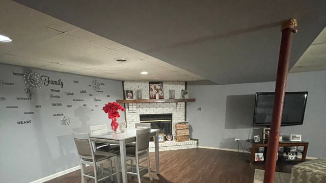 690 Renee Drive, South Elgin, IL 60177