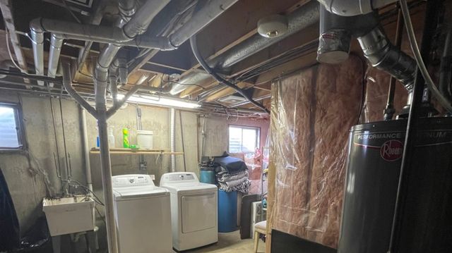 690 Renee Drive, South Elgin, IL 60177