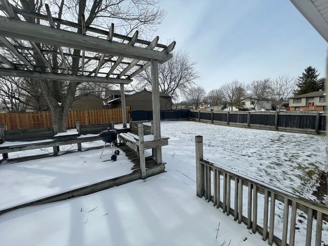 690 Renee Drive, South Elgin, IL 60177