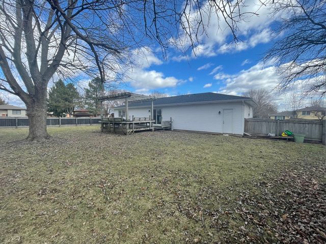 690 Renee Drive, South Elgin, IL 60177