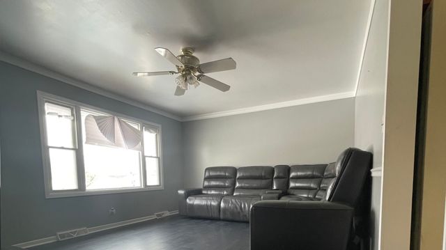 690 Renee Drive, South Elgin, IL 60177