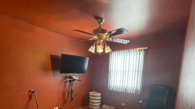 690 Renee Drive, South Elgin, IL 60177