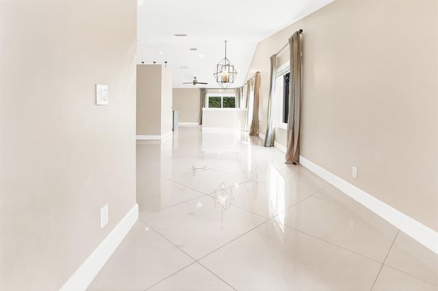 4345 Pine Ridge Ct, Weston, FL 33331