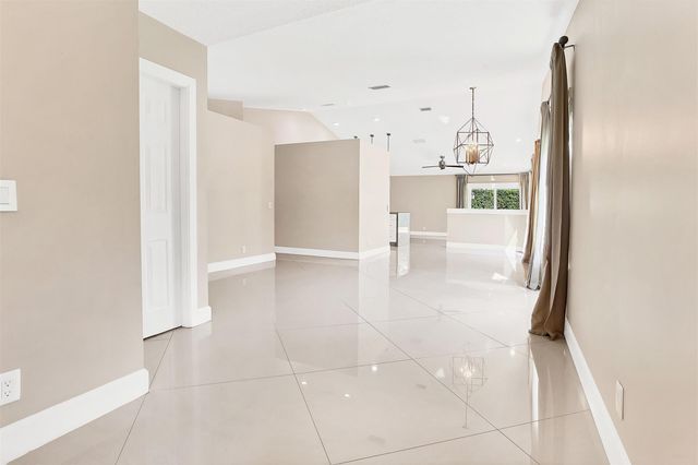 4345 Pine Ridge Ct, Weston, FL 33331