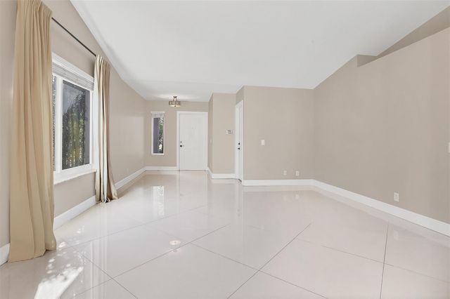 4345 Pine Ridge Ct, Weston, FL 33331