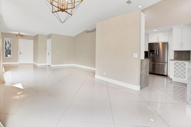 4345 Pine Ridge Ct, Weston, FL 33331