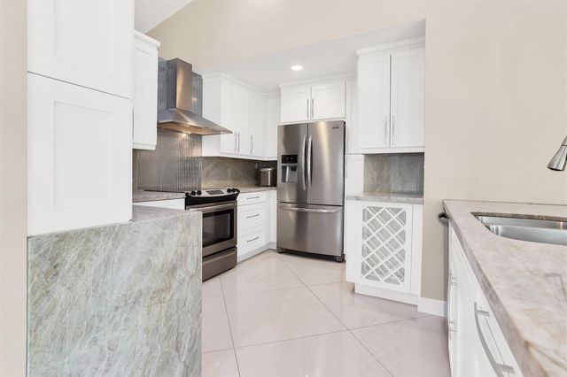 4345 Pine Ridge Ct, Weston, FL 33331