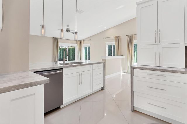 4345 Pine Ridge Ct, Weston, FL 33331