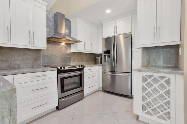 4345 Pine Ridge Ct, Weston, FL 33331