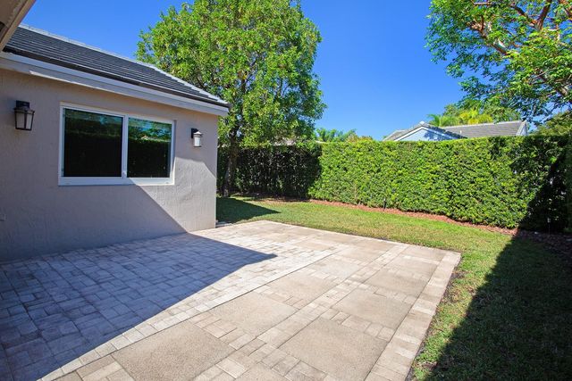 4345 Pine Ridge Ct, Weston, FL 33331