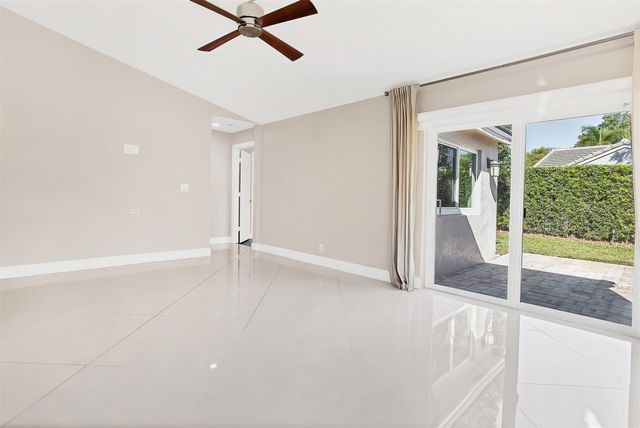 4345 Pine Ridge Ct, Weston, FL 33331