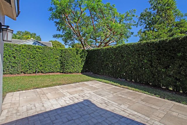 4345 Pine Ridge Ct, Weston, FL 33331