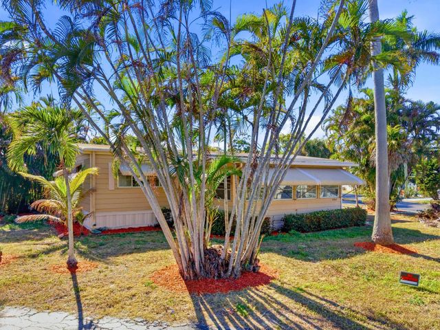 8903 Oak Street, Boynton Beach, FL 33436