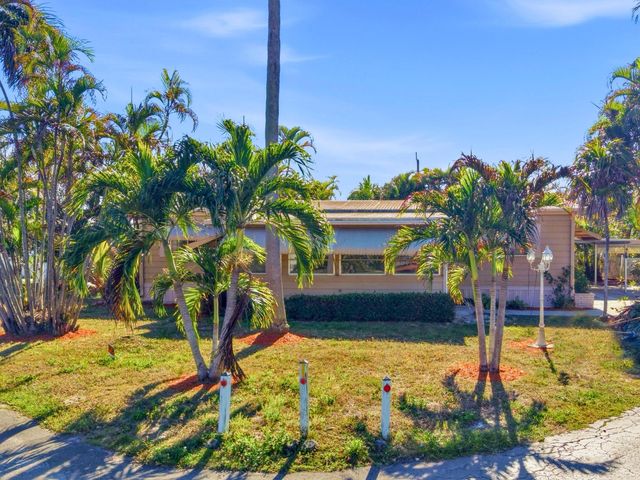 8903 Oak Street, Boynton Beach, FL 33436