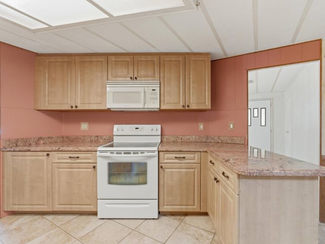 8903 Oak Street, Boynton Beach, FL 33436