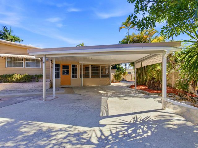 8903 Oak Street, Boynton Beach, FL 33436