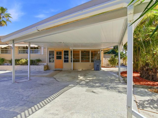 8903 Oak Street, Boynton Beach, FL 33436