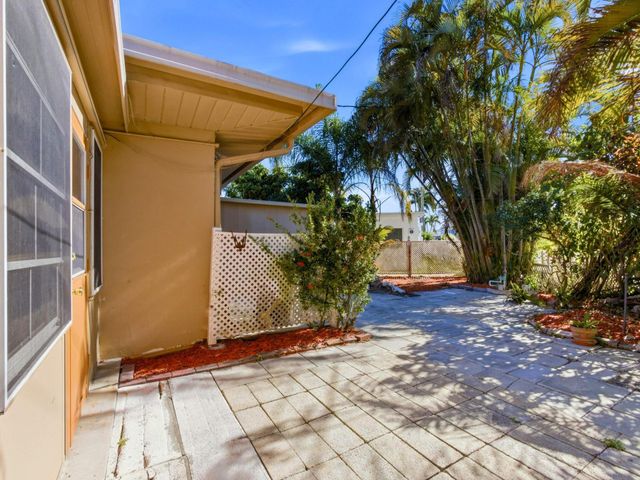 8903 Oak Street, Boynton Beach, FL 33436