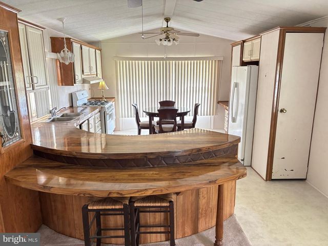 20 SPRUCE DRIVE, Sicklerville, NJ 08081