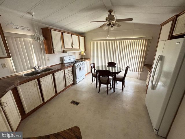 20 SPRUCE DRIVE, Sicklerville, NJ 08081