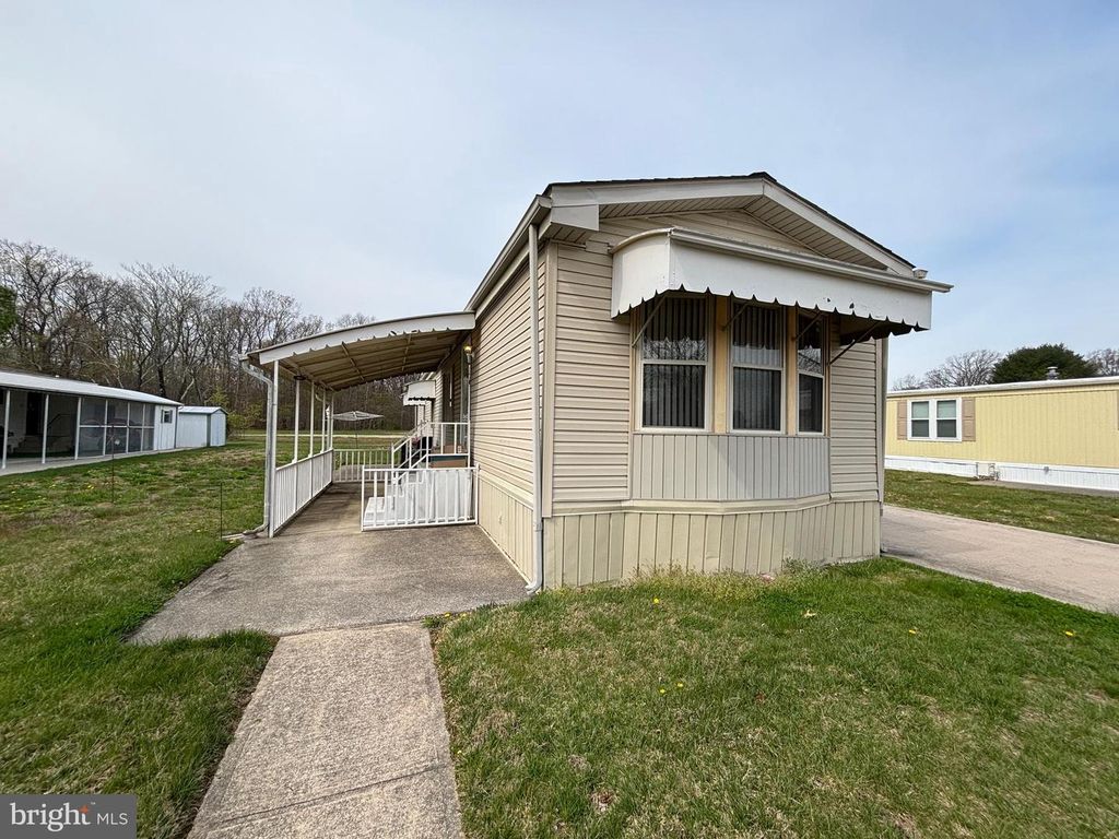 20 SPRUCE DRIVE, Sicklerville, NJ 08081